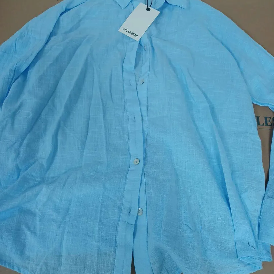PULL & BEAR SHIRT IN BLUE - SMALL