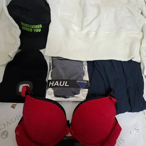 BOX OF APPROXIMATELY 20 ASSORTED CLOTHING ITEMS TO INCUDE - HATS, JUMPERS , T-SHIRTS , TROUSERS,ECT