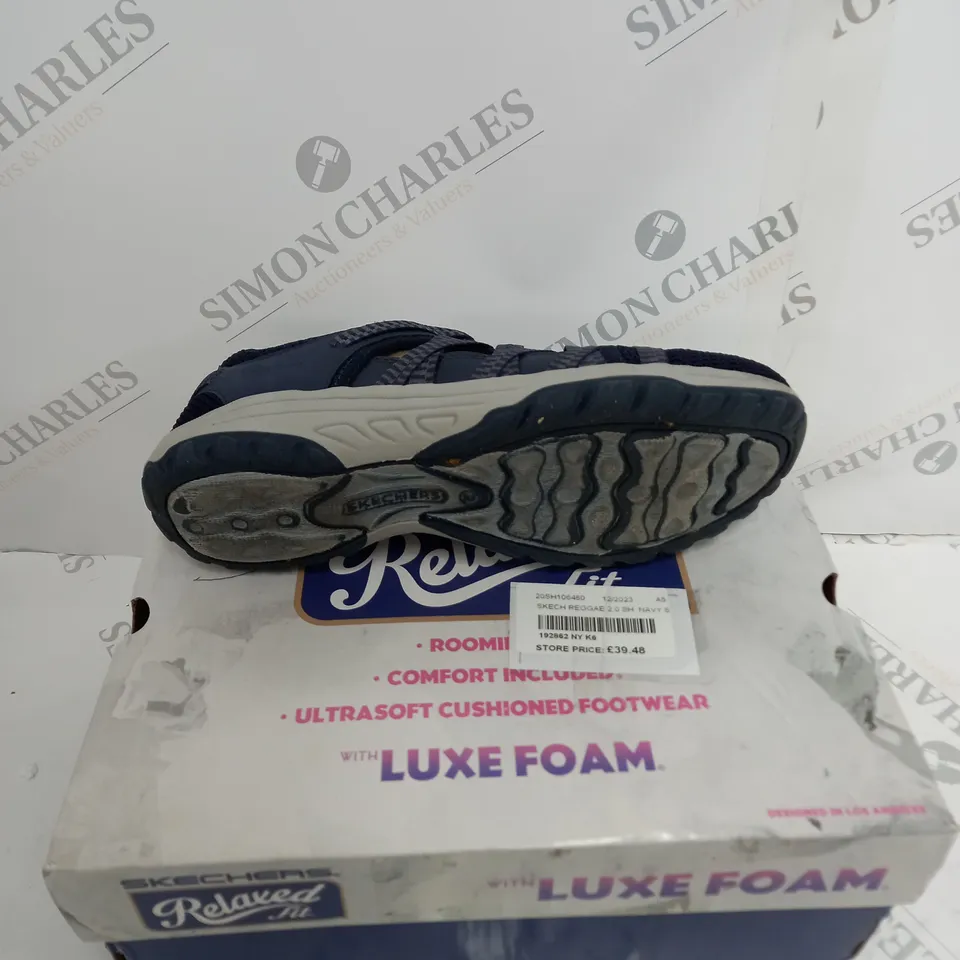 BOXED SKETCHERS REGGAE 2.0 NAVY SIZE 6