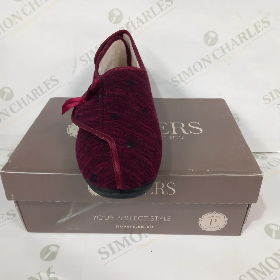 BOXED PAIR OF PAVERS VELCRO STRAP SHOES IN BURGUNDY UK SIZE 6