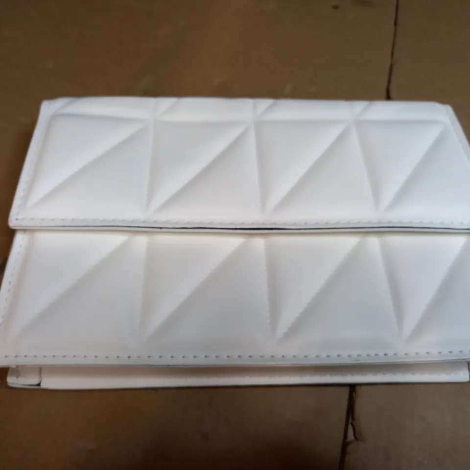 UNBRANDED WHITE LEATHER PURSE WITH METAL STRAP 