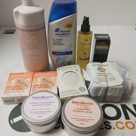 APPROX 12 ASSORTED BEAUTY PRODUCTS TO INCLUDE WELLA BLONDE SHAMPOO, AVEENO BODY OIL, FOAMIE BODY BAR, ETC 