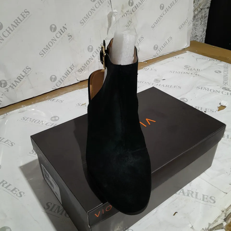 BOXED VIONIC LACEY SHOE BLACK SUEDE SIZE 9