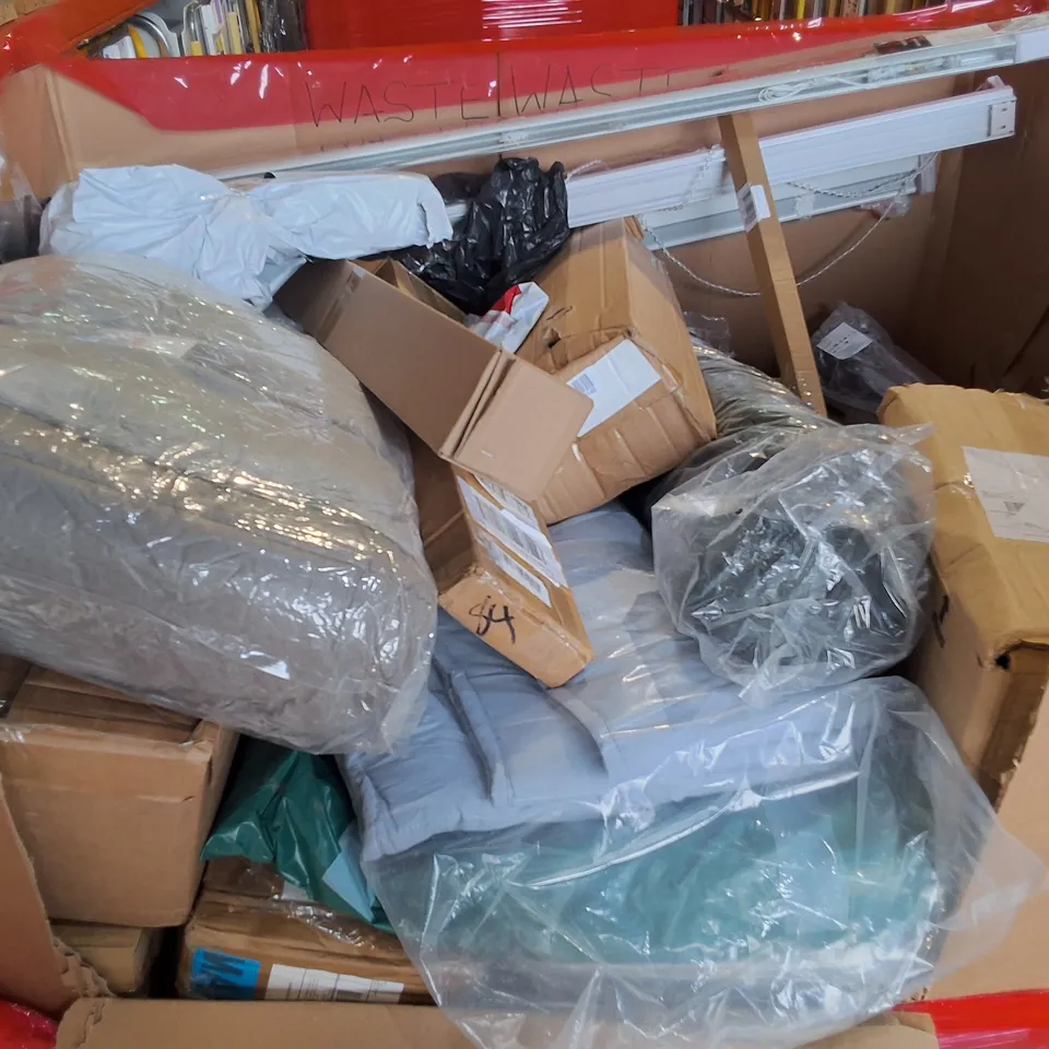 PALLET OF ASSORTED HOUSEHOLD ITEMS TO INCLUDE KIDS PEDAL PIANO, FOOD PROCESSOR AND RECYCLING BIN