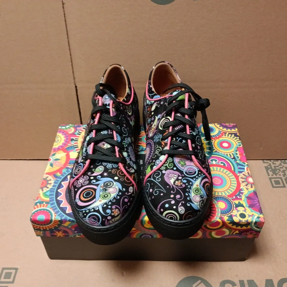 BOXED PAIR OF EMBASSY LONDON CAMILA SHOES IN MULTI - SIZE 38