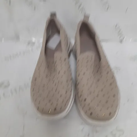 SKECHERS FLAT KNIT SLIP ON TRAINER - UK 5.5