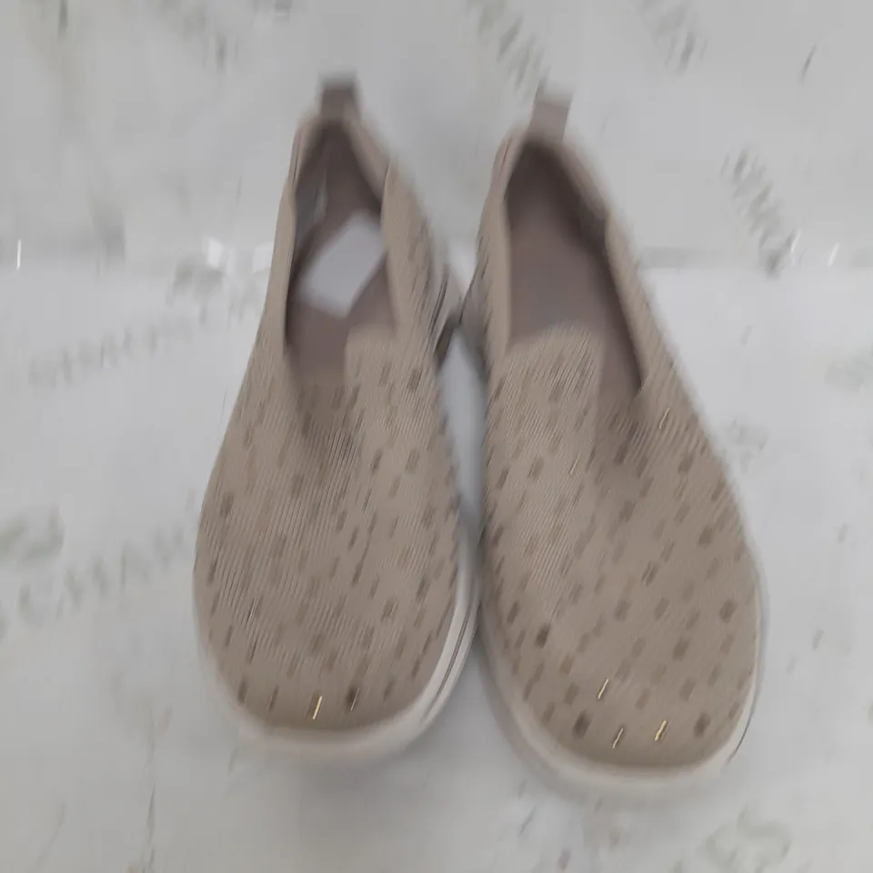 SKECHERS FLAT KNIT SLIP ON TRAINER - UK 5.5