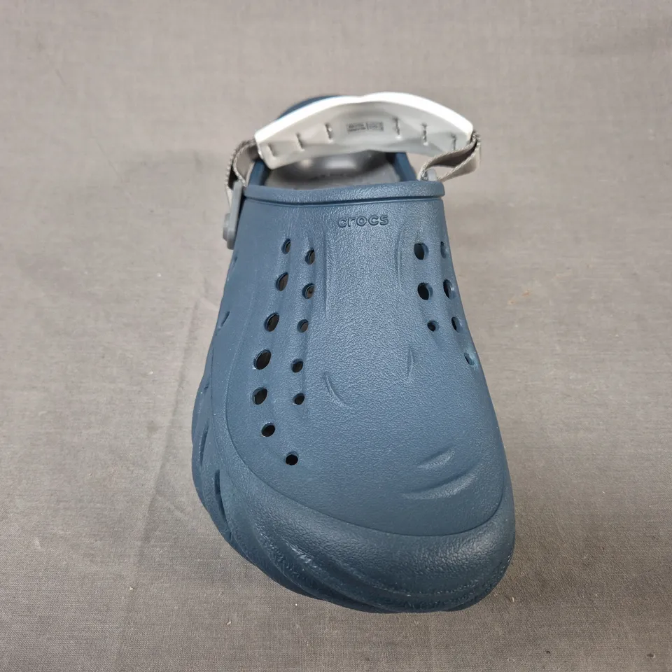 PAIR OF CROCS ECHO CLOGS IN NAVY UK SIZE M8/W9