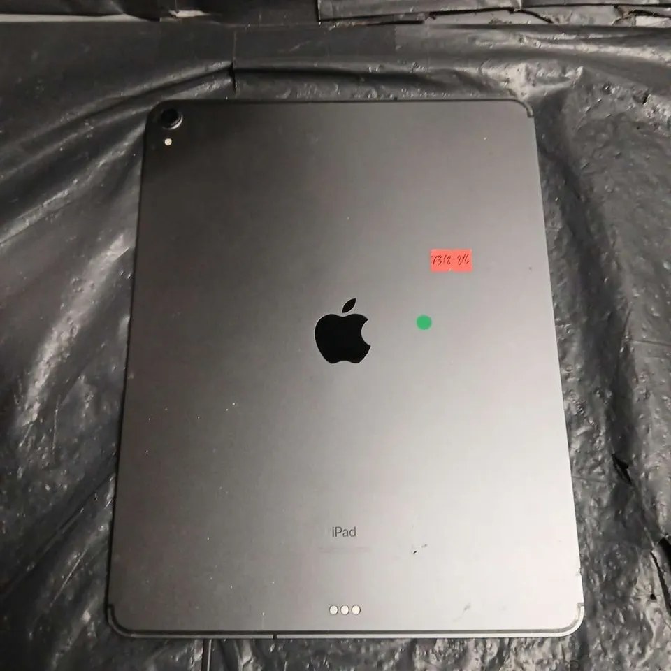 APPLE IPAD A2014 – BLACK