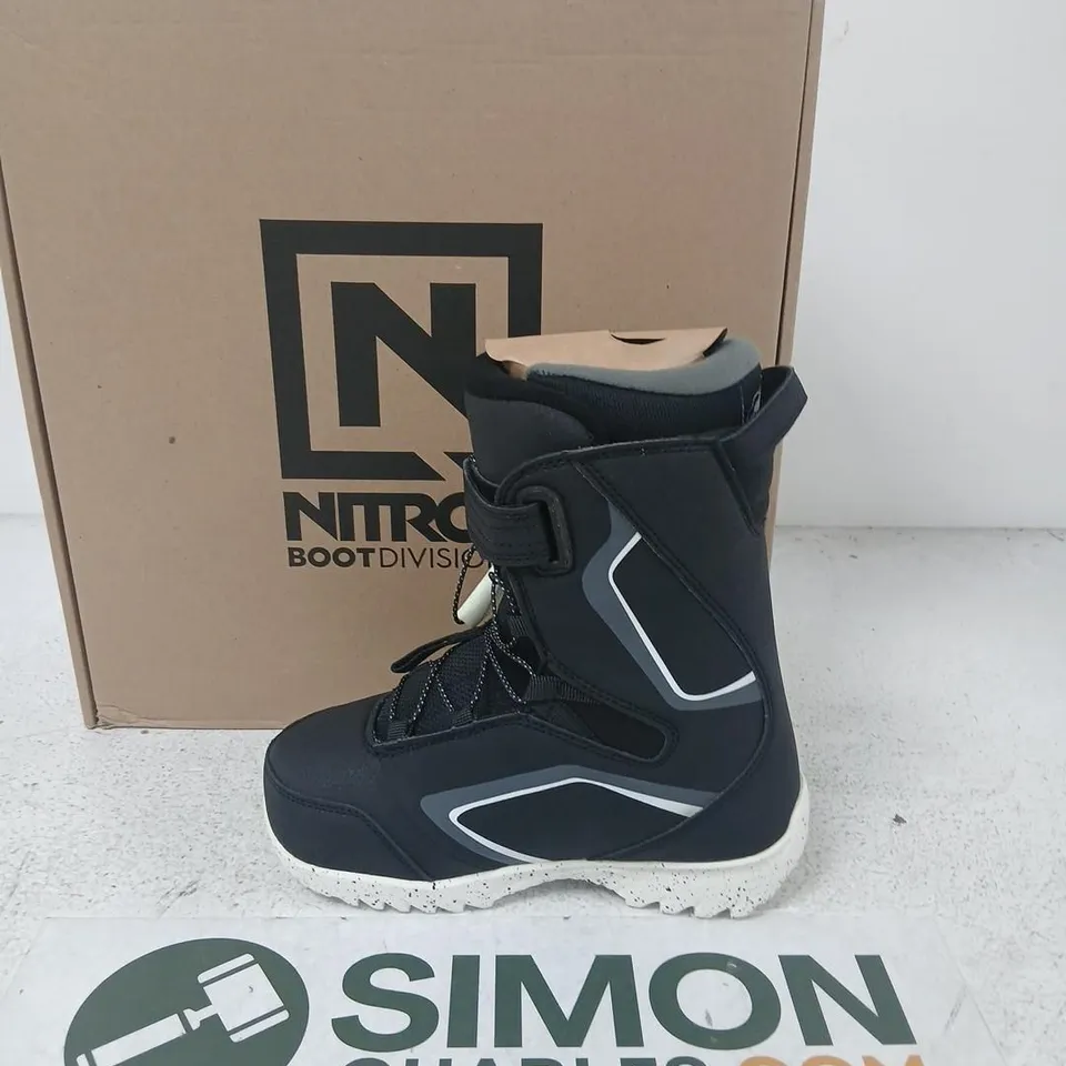 NITRO DROID QLS SNOWBOARD BOOTS – BLACK/CHARCOAL, UK 3