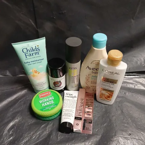APPROXIMATEY 20 ASSORTED HEALTH AND BEAUTY PRODUCTS TO INCLUDE - CHILD'S FARM BABY MOISTURISER - O'KEEFE'S WORKING HANDS - L'OREAL CLEANSING MILK - THE BLACK STUFF DEODORANT - ETC