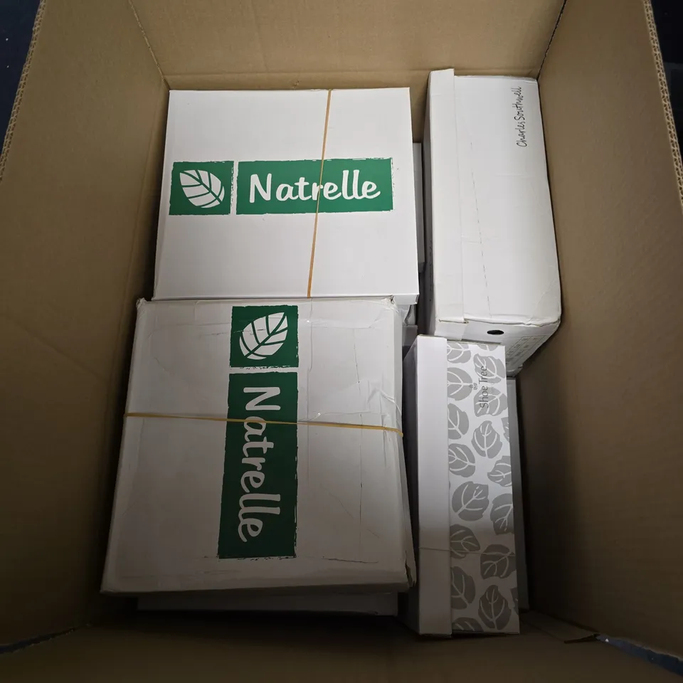 BOX OF APPROXIMATELY 12  ASSORTED PAIRS OF SHOES IN VARIOUS STLYES , COLOURS AND SIZES 