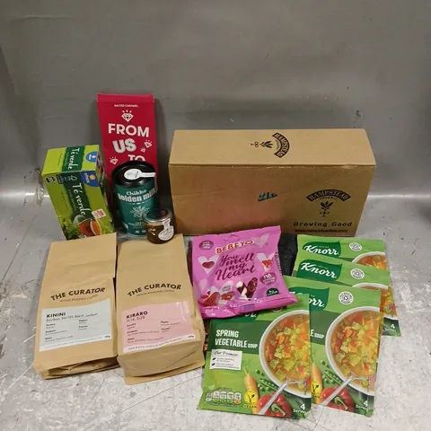 APPROXIMATELY 12 ASSORTED FOOD & DRINK ITEMS TO INCLUDE - THE CURATOR COFFEE BEANS - HAMPSTEAD PEPPERMINT & SPEARMINT TEA - CHIKKO GOLDEN MILK ATE MIX - ETC