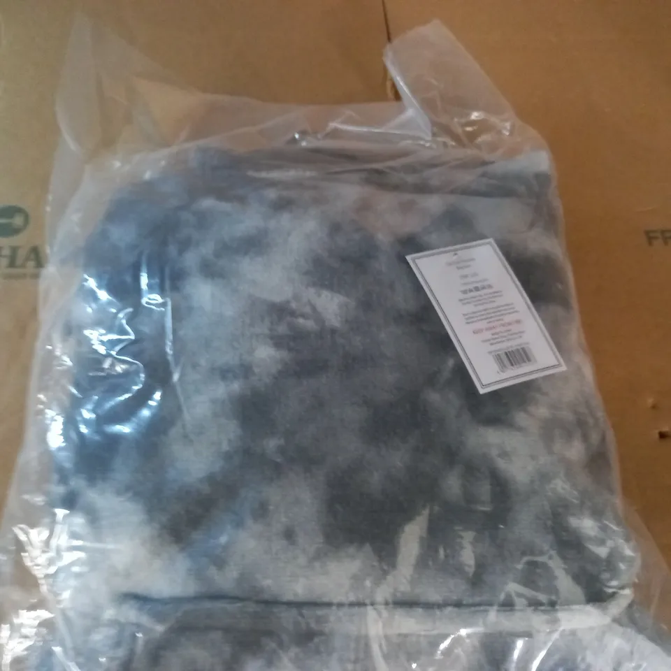 BAGGED TIE DYE HOODIE BLANKET - ONE SIZE