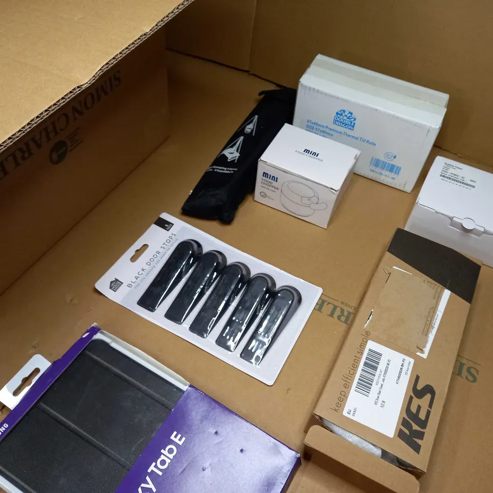 LOT OF APPROX 15 ASSORTED HOUSEHOLD ITEMS TO INCLUDE: ASSORTED BOX ITEMS, BLACK DOOR STOPS, SAMSUNG BOOK COVER