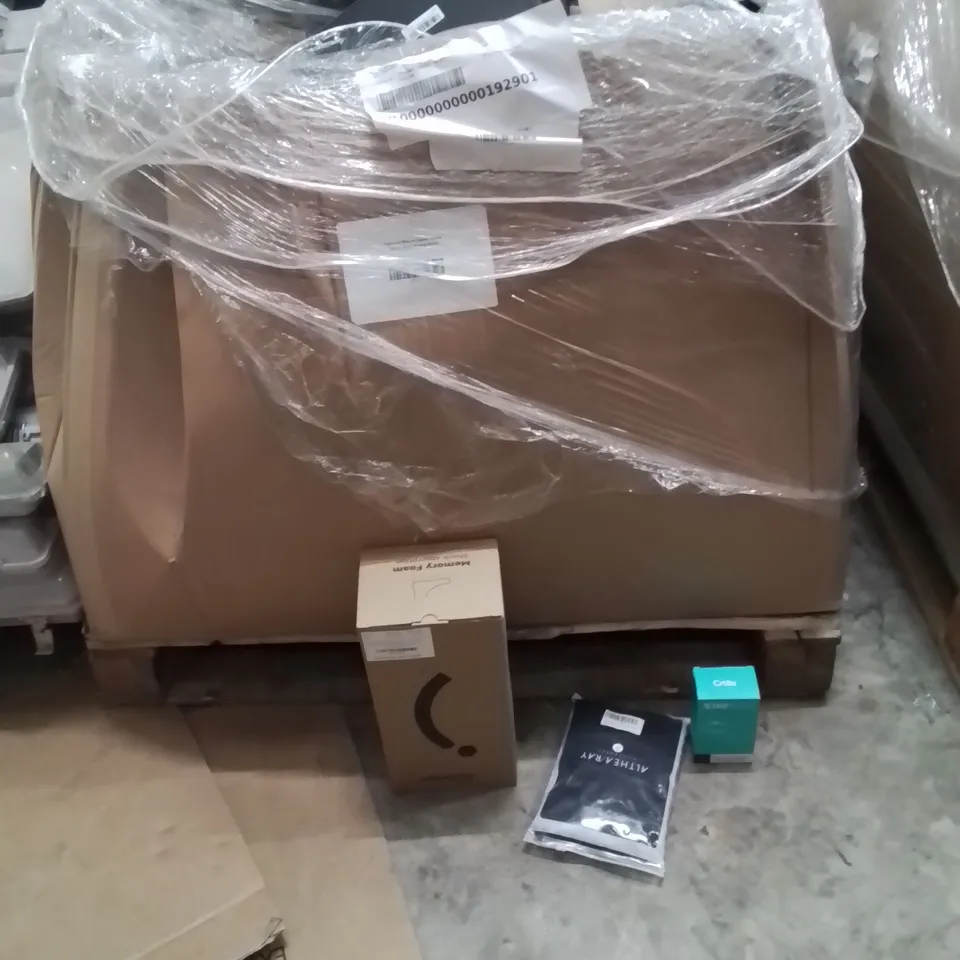 PALLET CONTAINING A LARGE QUANTITY OF IPHONE CASES,HOME DECOR PRODUCTS TO INCLUDE;INSOLES,WOMEN'S UNDERWEAR,MOUSE