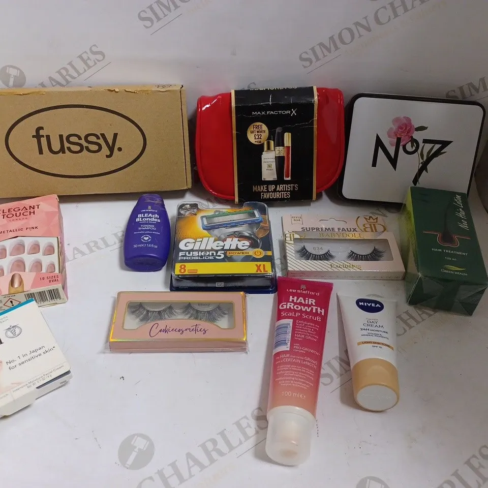 BOX OF APPROXIMATELY 20 ASSORTED HEALTH & BEAUTY PRODUCTS TO INCLUDE HAIR GROWTH SCALP SCRUB, BABYDOLL EYELASHES, NIVEA TINTED DAY CREAM ETC 
