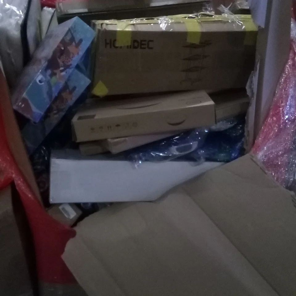 LARGE PALLET OF A SIGNIFICANT QUANTITY OF ASSORTED ITEMS TO INCLUDE FRY PAN, STORAGE RACK AND BOARD GAMES