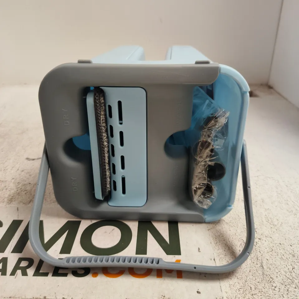 TWO-CHAMBER FLAT MOP AND BUCKET SET