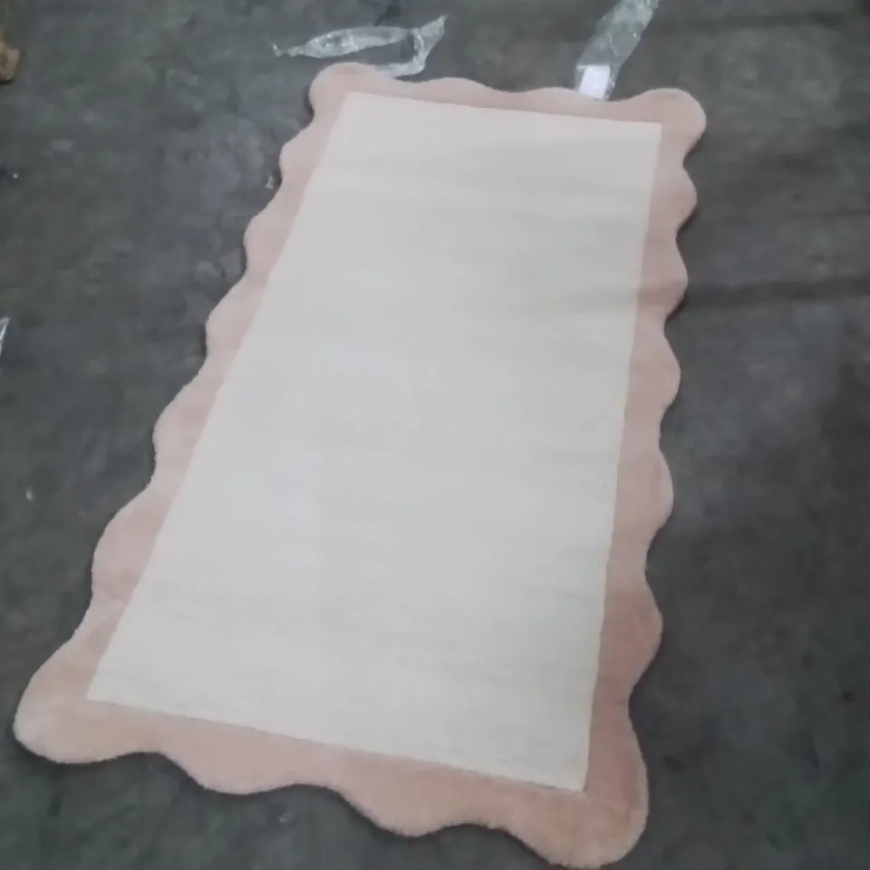 QUALITY DESIGNER AREA RUG - APPROXIMATELY 160X80CM