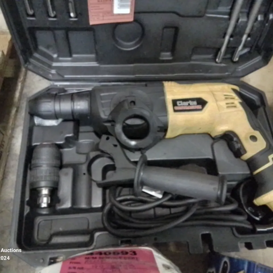 BOX OF MIXED TOOLS TO INCLUDE: SDS IMPACT HAMMER DRILL, 18V NAILER/STAPLER, 2 TONNE TROLLEY JACK, 20 TONNE BOTTLE JACK ETC.