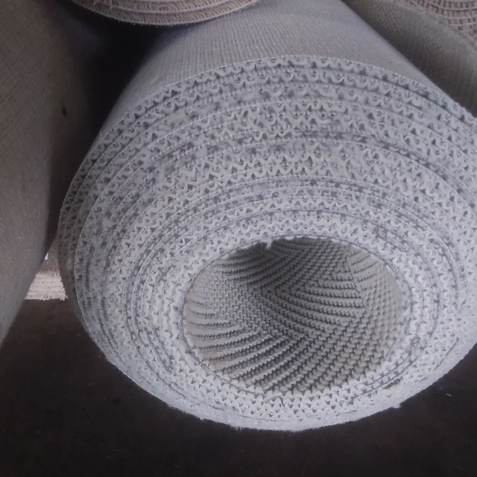 ROLL OF QUALITY GATSBY CHEVRON IVORY CARPET APPROXIMATELY 4×9.83M