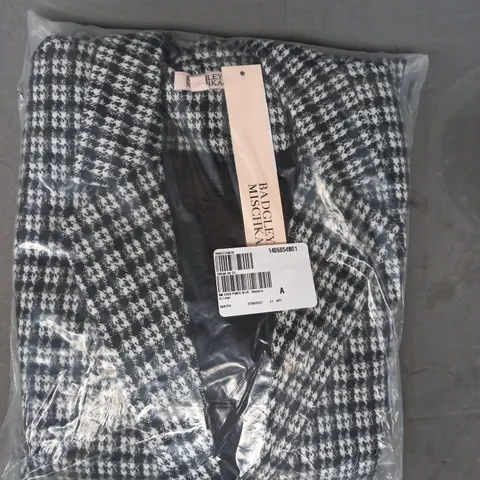 BADGLEY CHECK BLAZER IN BLACK/IVORY SIZE LARGE