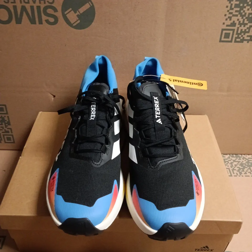 BOXED PAIR OF ADIDAS TERREX TRAIL RUNNING SHOES – UK SIZE 11