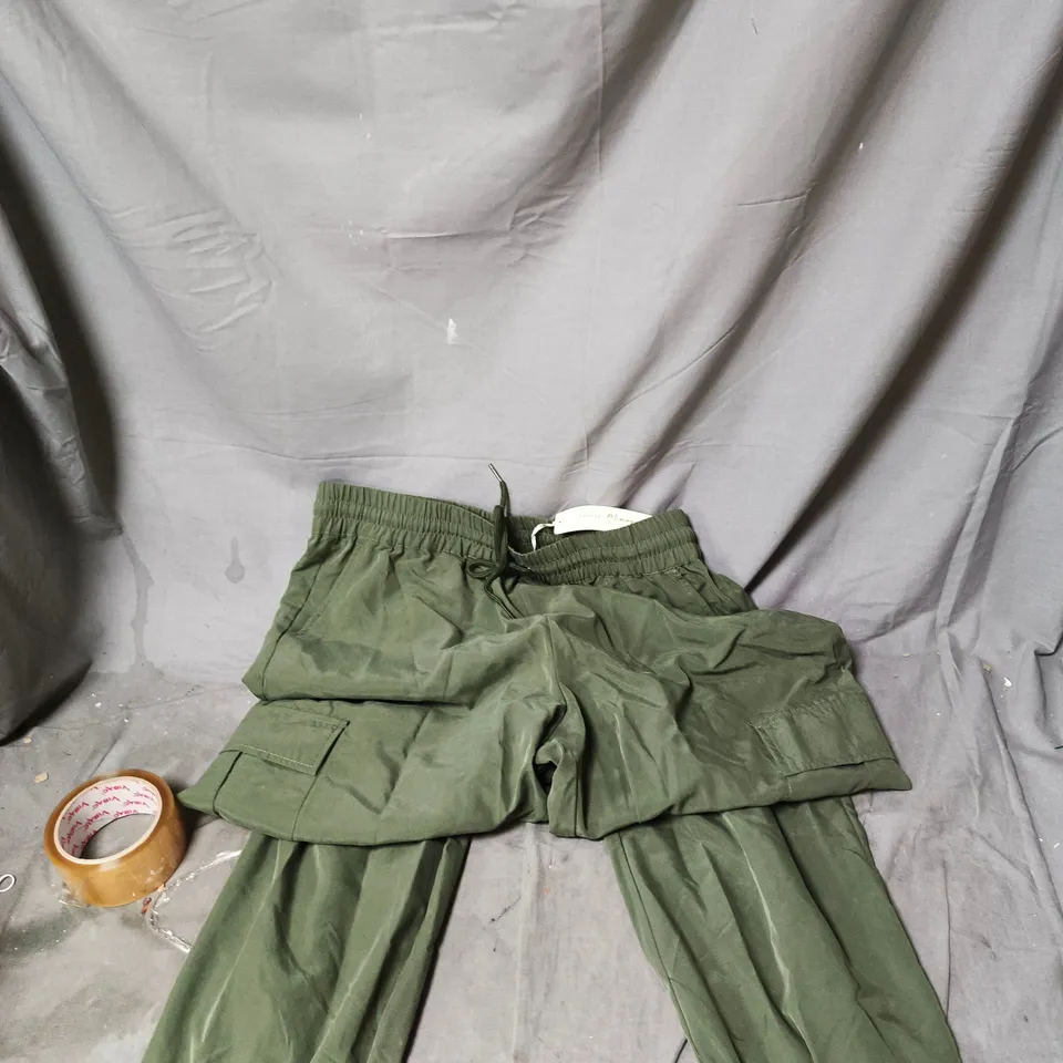 BOX OF APPROXIMATELY 15 CLOTHING ITEMS TO INCLUDE: JEAN DRESS AND GREEN CARGOS