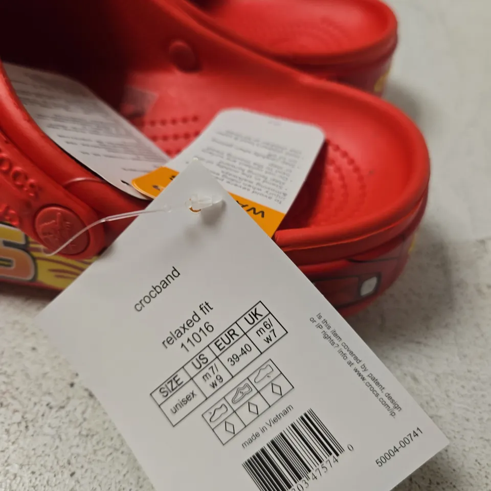 CROCS CROCBAND RELAXED FIT KIDS’ SHOES - RED LIGHTNING MCQUEEN (CARS) - UK M6 / W7