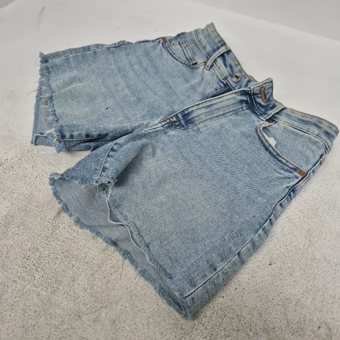 H&M DENIM CUT-OFF SHORTS – LIGHT WASH, UK 10 (EU 38)