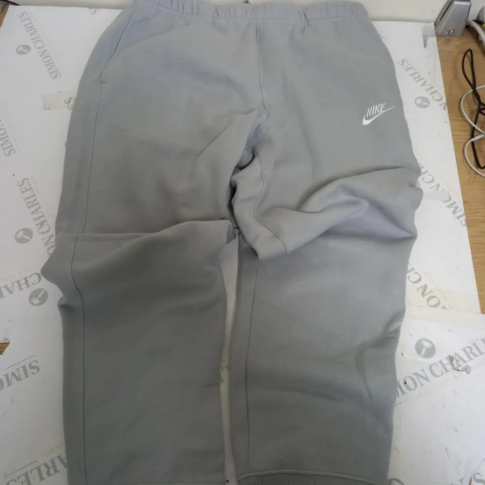 NIKE JOGGERS IN LIGHT GREY - LARGE