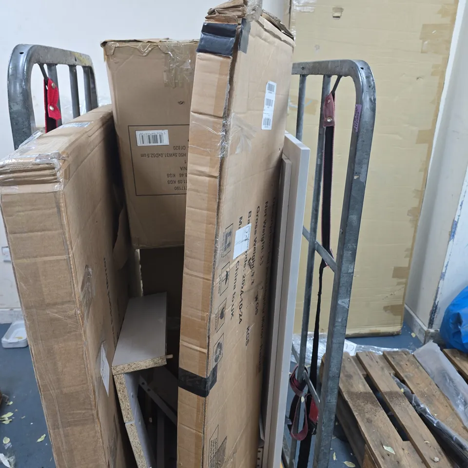 DECORATIVE EDGED MIRROR AND TOWER 11 LITRE DUAL-LAYER AIR FRYER – MIXED HOME ITEMS LOT , MIXED LOT OF APPROXIMATELY 5 BROKEN ITEMS SPARES AND REPAIRS INCLUDING A BROKEN MIRROR.