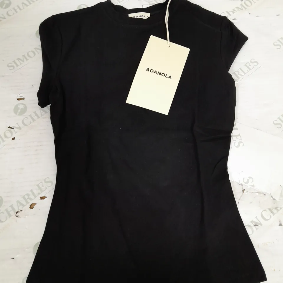 ADANOLA SHORT SLEEVE TOP IN BLACK - MEDIUM