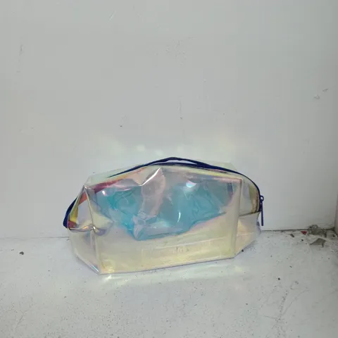 BOX OF APPROXIMATELY 10 COSMETIC BAGS