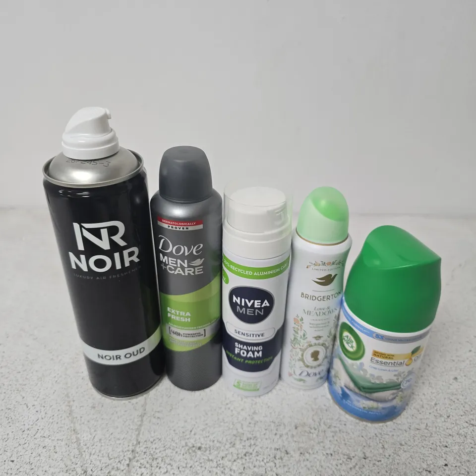 APPROXIMATELY 12 ASSORTED AEROSOLS TO INCLUDE NOIR OUD AIR FRESHENER, DOVE MEN CARE EXRA FRESH, NIVEA MEN SHAVING FOAM, ETC - COLLECTION ONLY