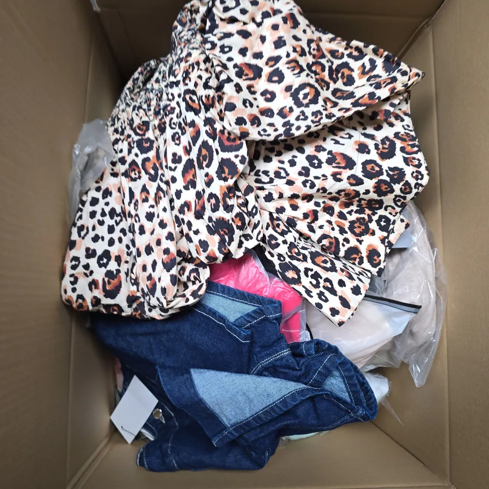 LARGE BOX OF APPROXIMATELY 20 ASSORTED CLOTHING ITEMS IN VARIOUS SIZES, STYLES AND COLOUR 