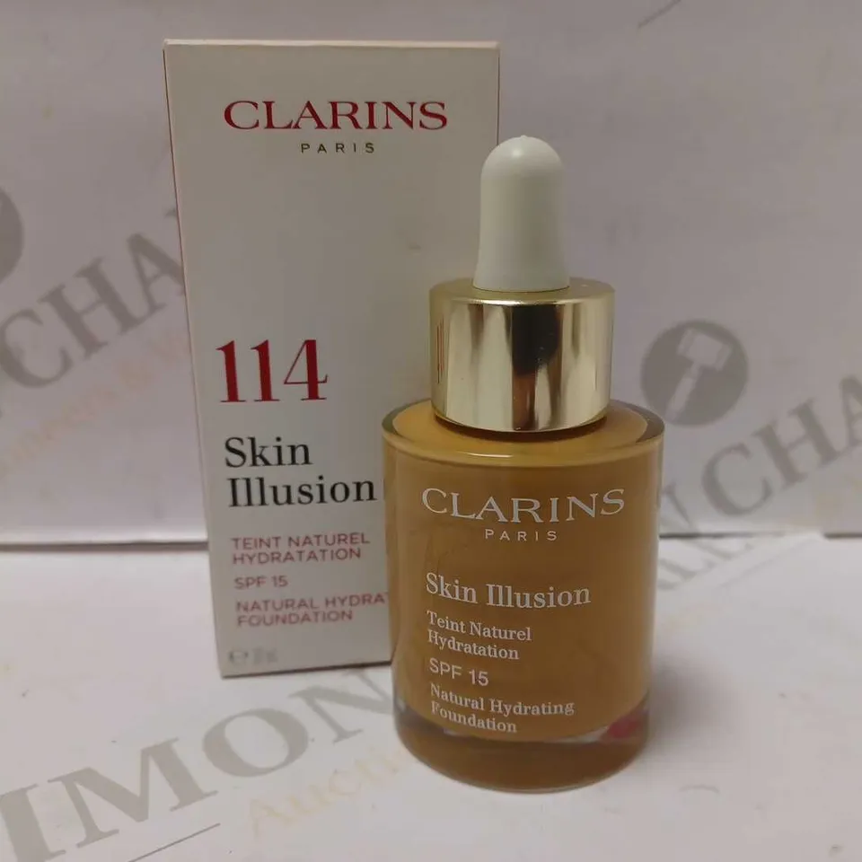 CLARINS SKIN ILLUSION NATURAL HYDRATING FOUNDATION SPF15 30ML - #114 CAPPUCCINO