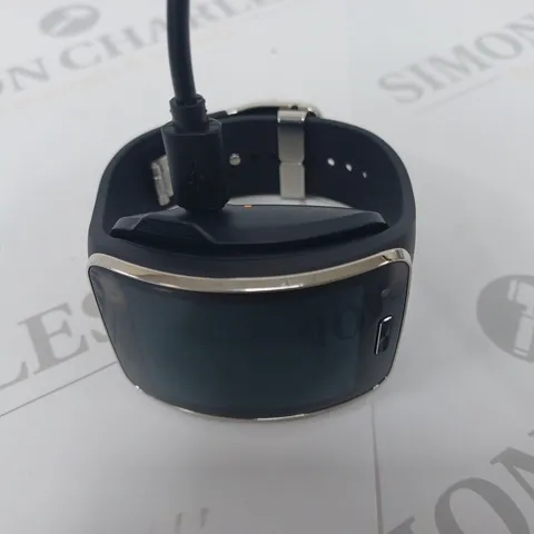 SAMSUNG GEAR S SMART WATCH WITH BATTERY PACK