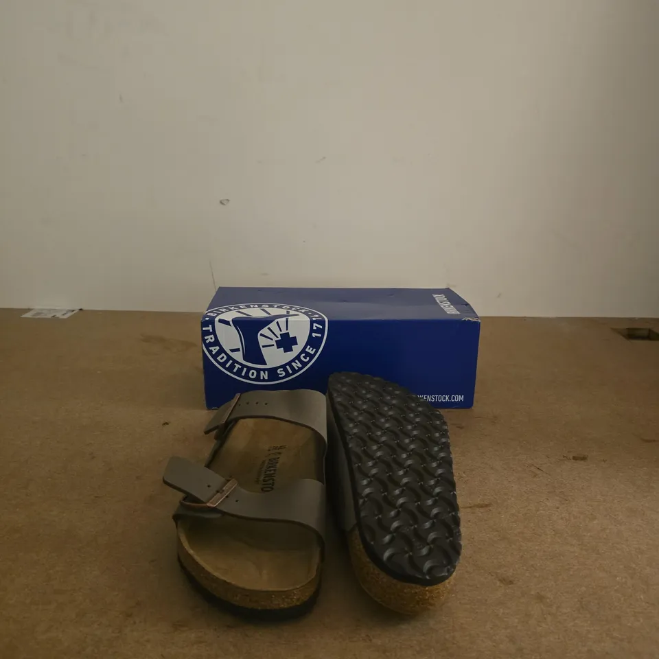 BIRKENSTOCK ARIZONA SANDALS – GREY TWO-STRAP SANDALS WITH CORK FOOTBED SIZE EU 42