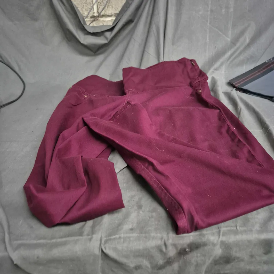 BOX OF APPROXIMATELY 20 ASSORTED CLOTHING ITEMS INCLUDING MAROON ELASTICATED WAIST TROUSERS , DENIM JEANS AND BROWN OVERCOAT 