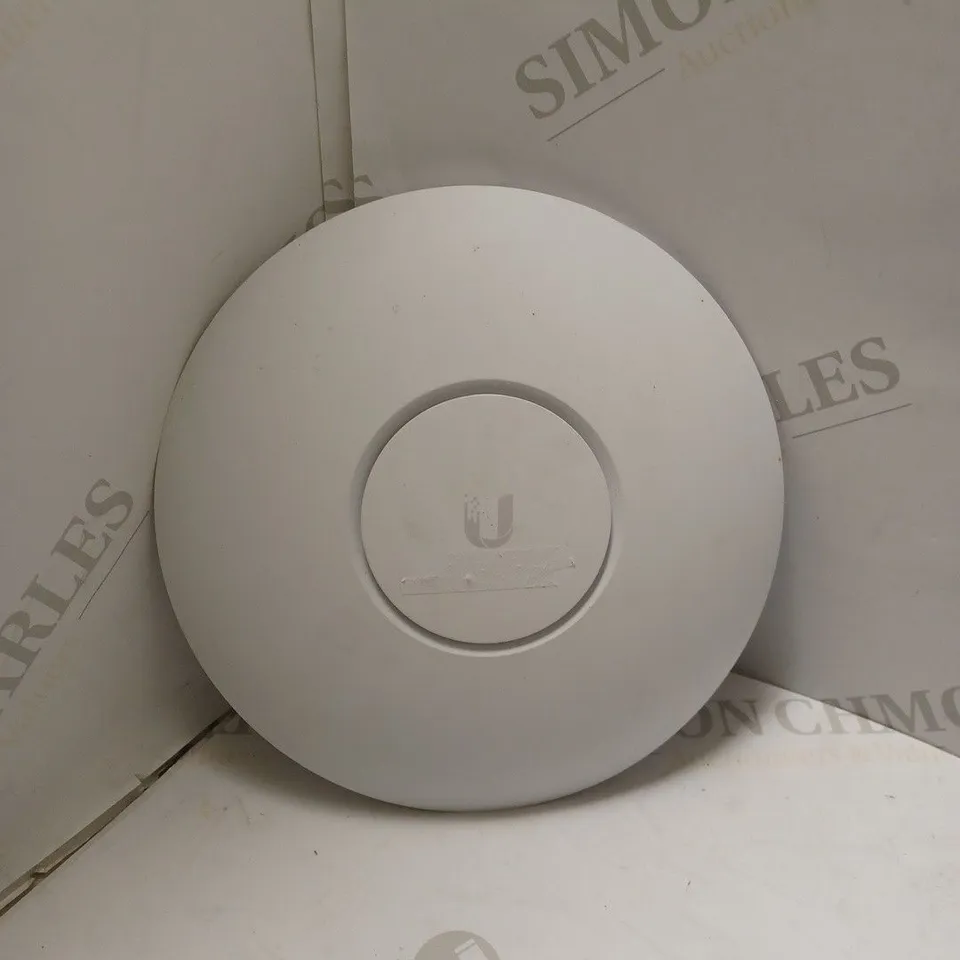 UBIQUITI UNIFI AP AC PRO INDOOR / OUTDOOR ACCESS POINT