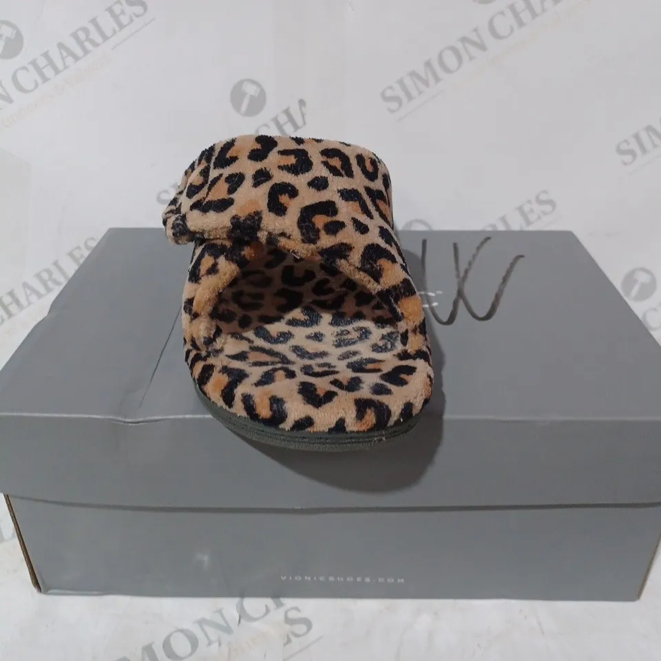 BOZED VIONIC SLIPPERS IN NATURAL LEOPARD PRINT DESIGN SIZE 6