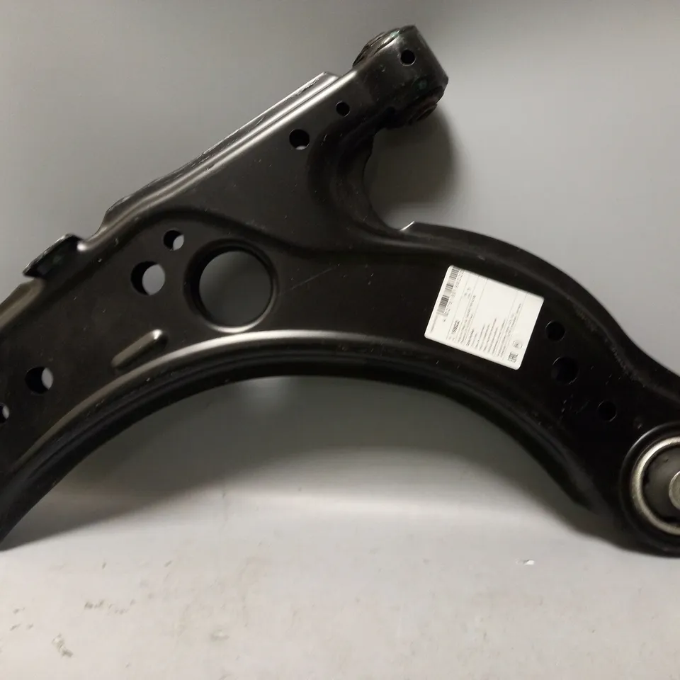 CONTROL ARM LOWER / COLLECTION ONLY 