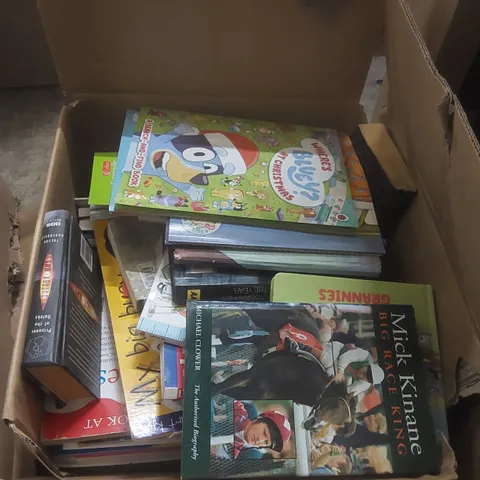BOX CONTAINING A LARGE QUANTITY OF ASSORTED BOOKS