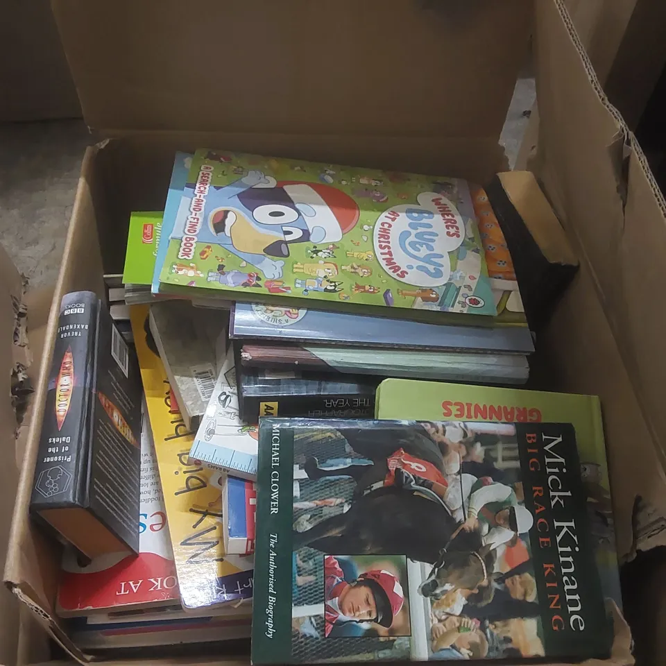 BOX CONTAINING A LARGE QUANTITY OF ASSORTED BOOKS