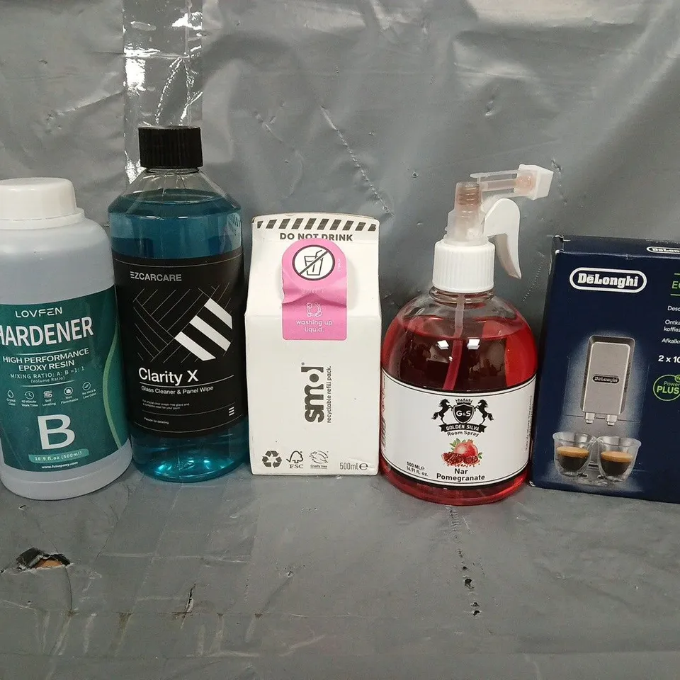 APPROXIMATELY 12 ASSORTED ITEMS TO INCLUDE - SMOL WASHING UP LIQUID ,  CLARITY X GLASS CLEANER ETC