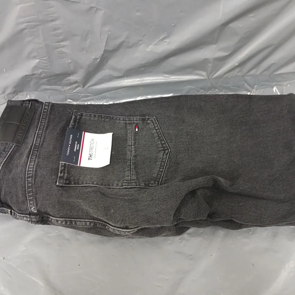 TOMMY HILFIGER DENTON STRAIGHT FIT JEANS - BLACK 38 REGULAR 