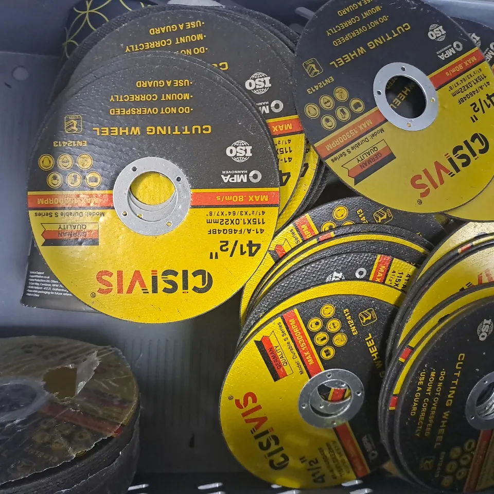 APPROXIMATELY 10 ASSORTED HOUSEHOLD ITEMS TO INCLUDE CISIVIS CUTTING WHEEL, CARPET SHAMPOO, ETC
