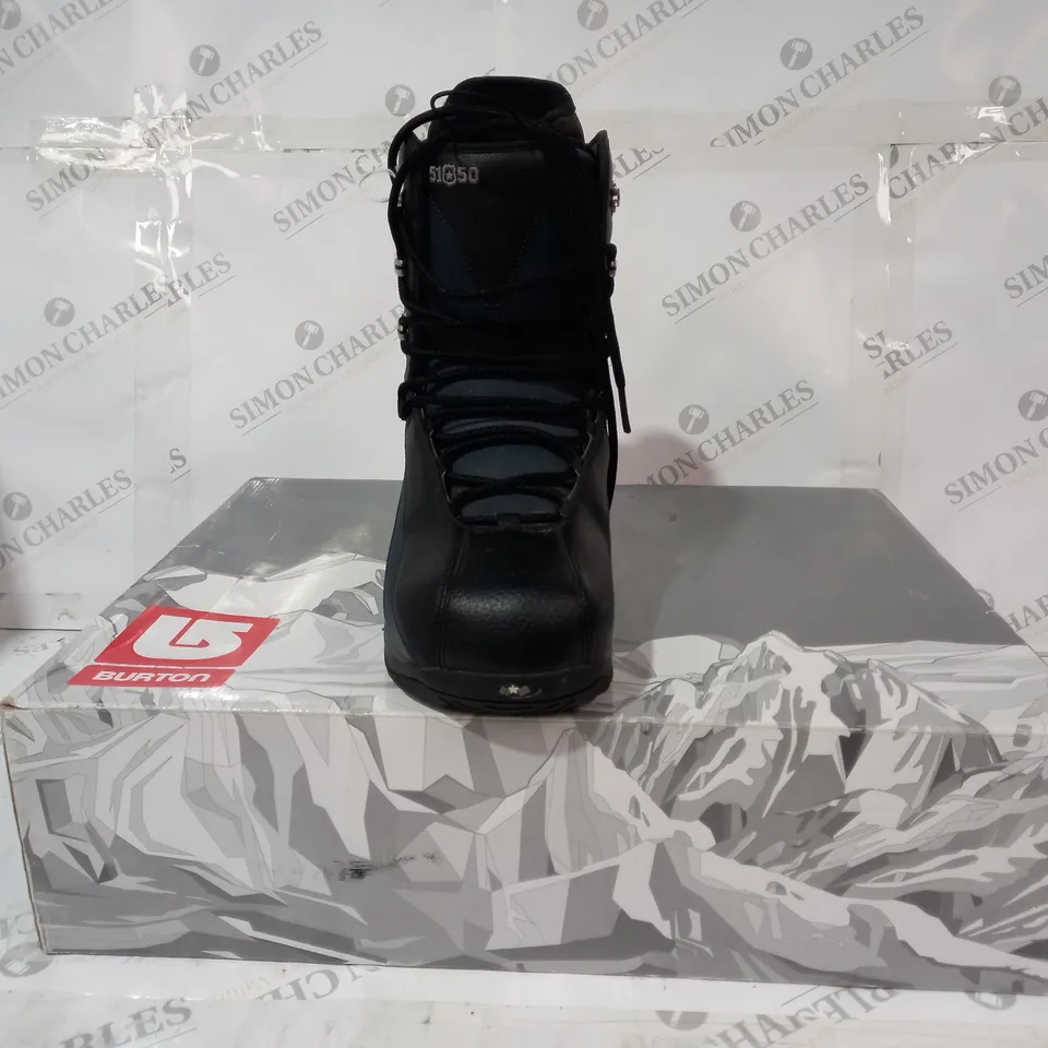 BOXED PAIR OF BURTON MOTO SNOWBOARDING BOOTS IN BLACK/GREY UK SIZE 8.5